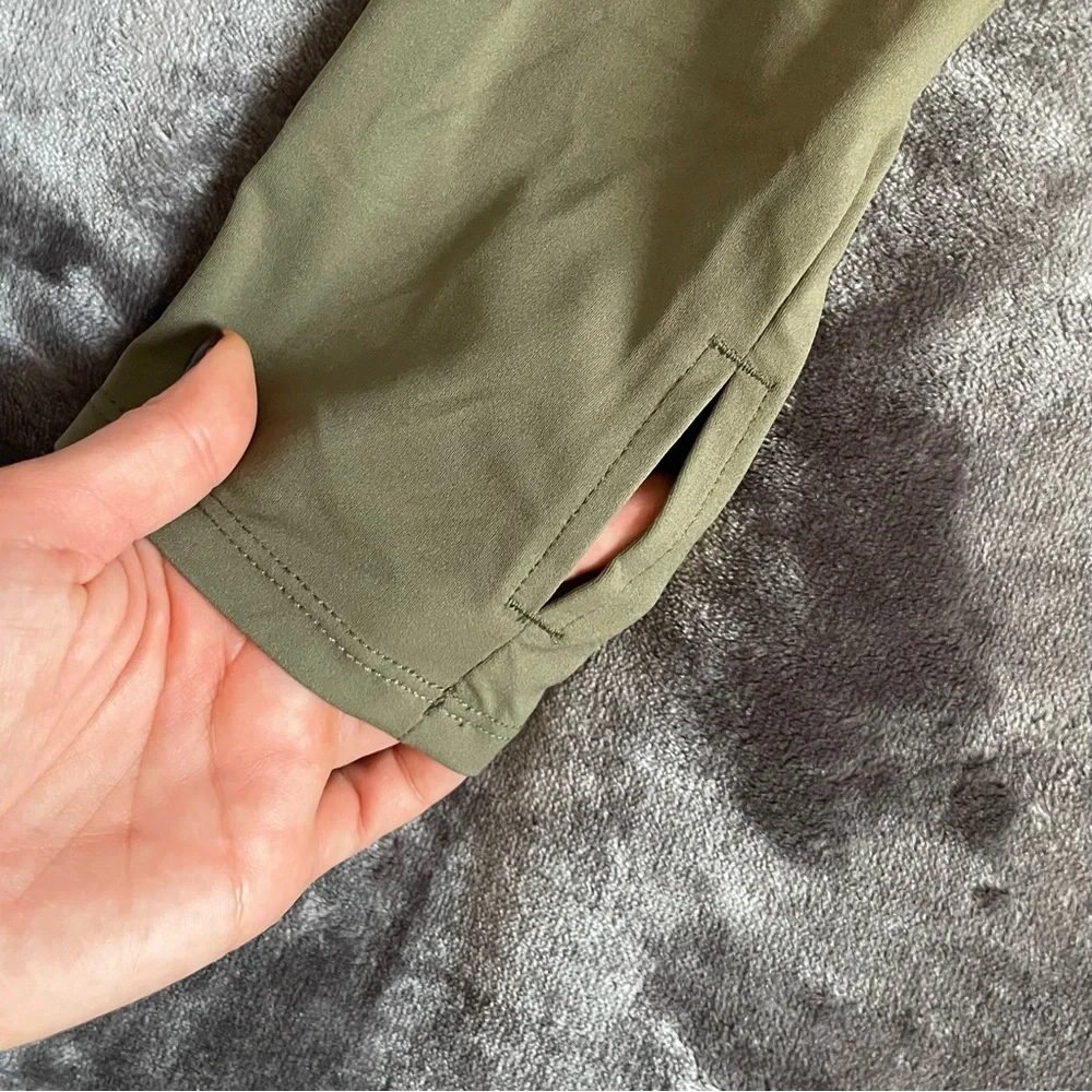 HALARA Green Zip-Up Athletic Top - Picture 2 of 3